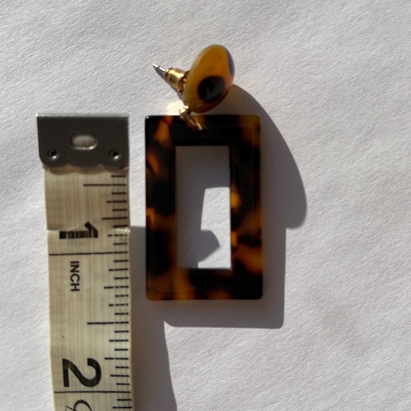 Rectangular Tortoise Pattern Earrings - Picture 5 of 5